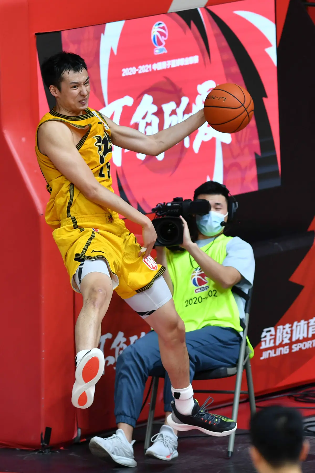 刻苦训练篮球时如何避免受伤的建议_2